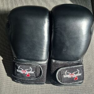 Black 12oz Womens Boxing Gloves-ilovekickboxing